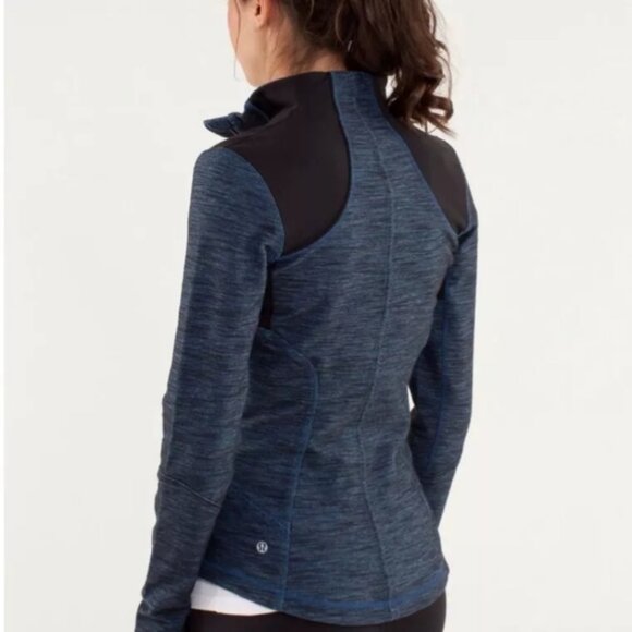 LULULEMON FORME JACKET IN SLUB DENIM BLUE/BLACK - Picture 2 of 10